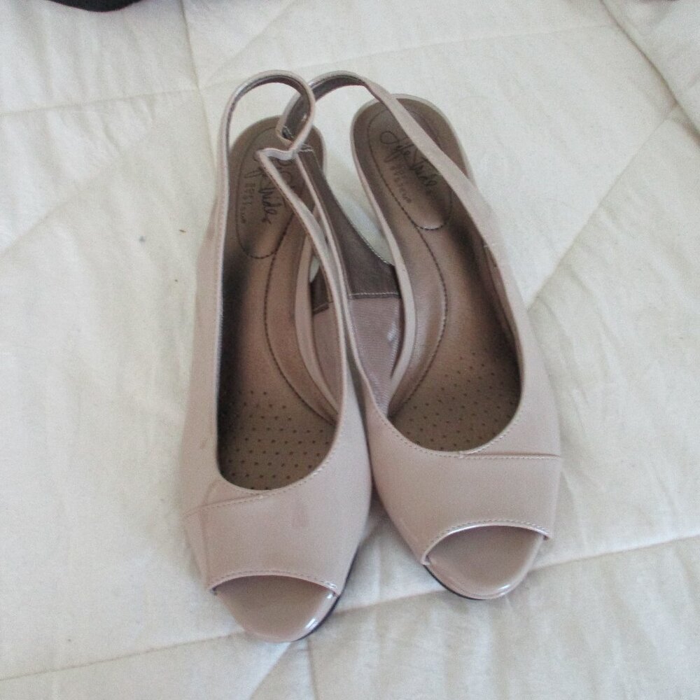 Life Strides Soft System Open Toe Slingback Shoes with heel 9N Never worn